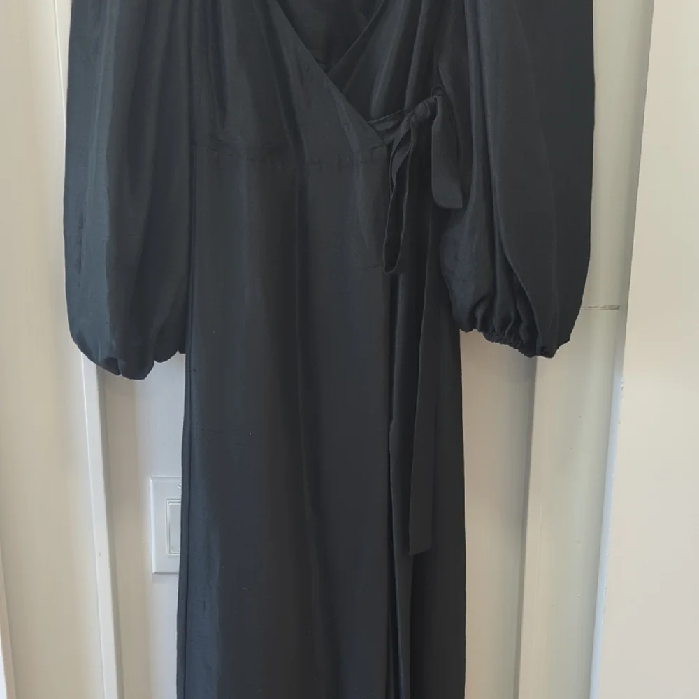 AZEEZA Black Silk Evette Blouson Puff Sleeve Wrap Midi Dress Size XS Bergdorf G